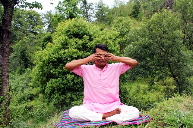 Bhamri Pranayam (Huming bee breath) भ्रामरी प्राणायाम yogi Rajan